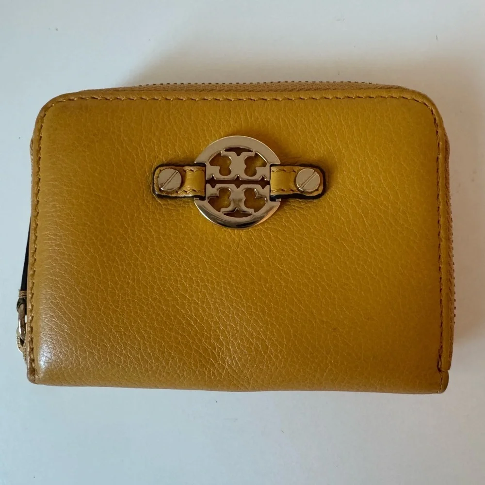 Tory Burch Women’s Tan Leather Small Zip-Around Wallet with Logo Plaque